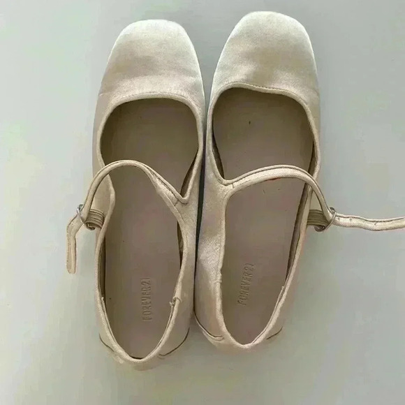 Light pink satin, Forever 21, ballet flats shoes - Picture 5 of 5